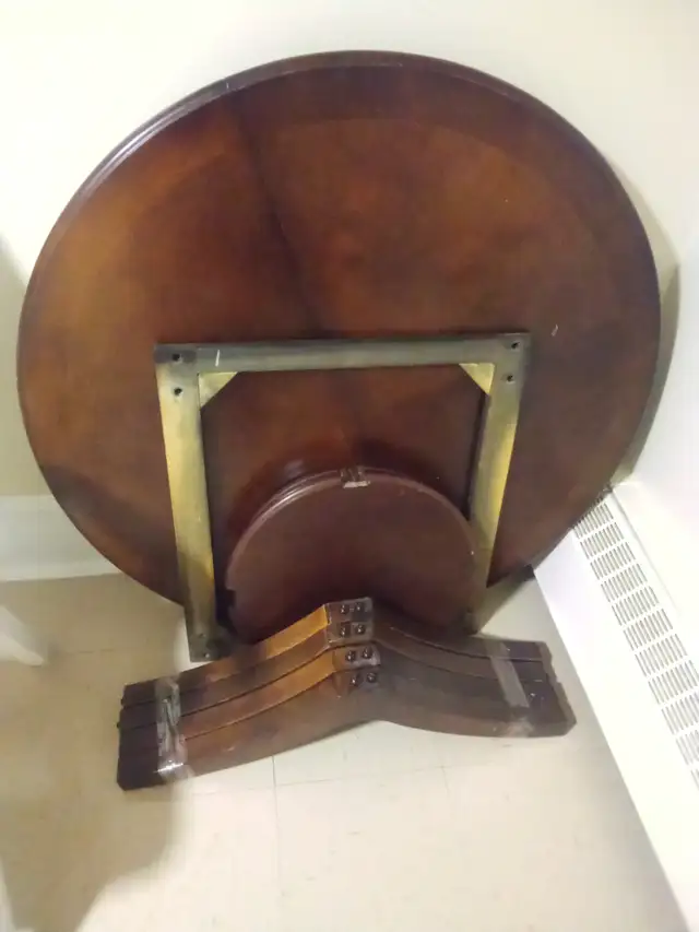 Dining room table set in Dining Tables & Sets in Dartmouth - Image 3