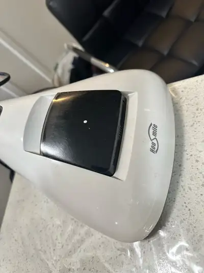 Selling a handheld UV vacuum cleaner designed to remove dust mites, allergens, and microbes from mat...