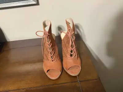 Women’s shoes, View more