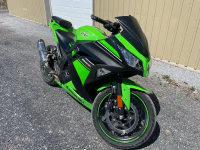 Kawasaki ninja 300 cc 17mille km 2e proprio Prêt à rouler Excellent pour première moto facile à cond...