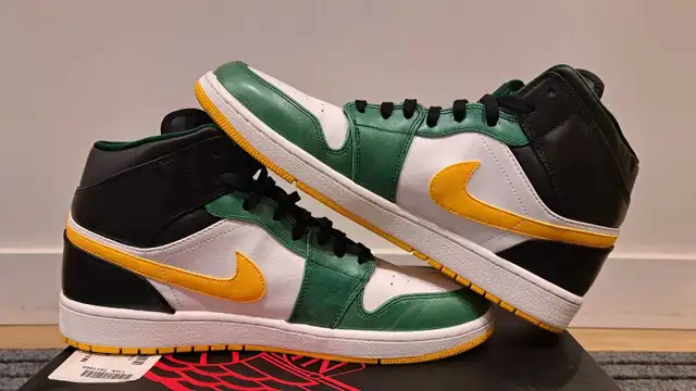Jordan 1 Mid Retro Sonics in Men's Shoes in Markham / York Region - Image 6