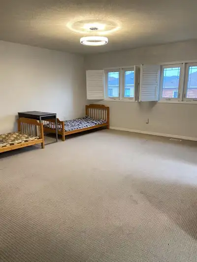 spacious master bedroom for rent