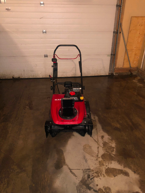 Craftsman 22” single stage snowblower in Outdoor Tools & Storage in Calgary - Image 4