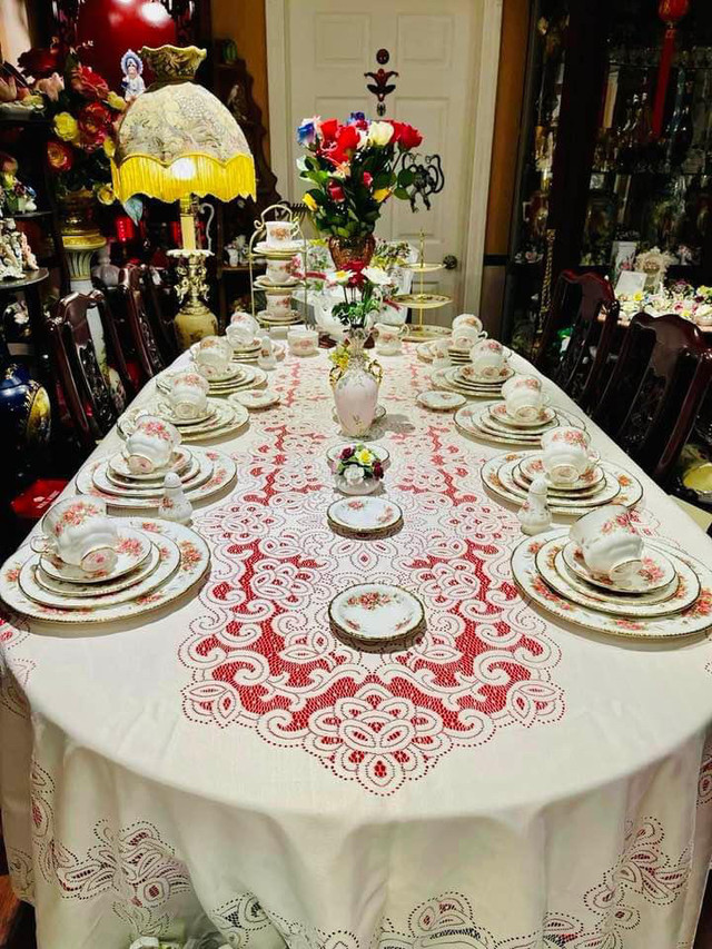 Paragon Elizabeth Dinner set for 8 and serving pieces ( not show in Kitchen & Dining Wares in Hamilton