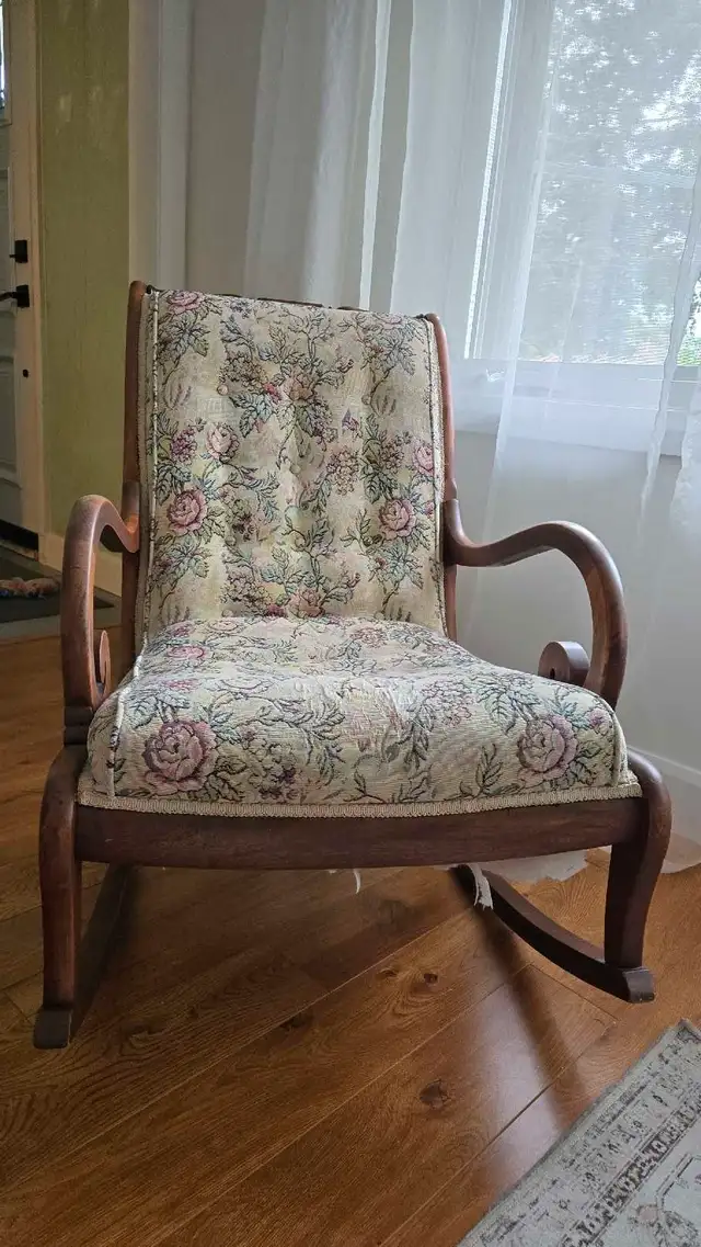 Upholstered Lincoln antique rocking chair63735875832963121