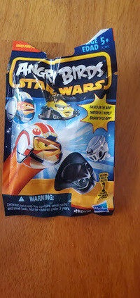 ANGRY BIRDS STAR WARS BLIND BAG SERIES 1 AND INCLUDES 2 FIGURES.