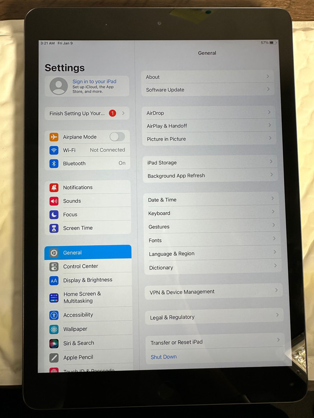 iPad 7th Generation 10.2 in iPads & Tablets in Saskatoon - Image 2