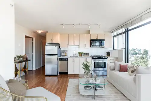 Bright corner unit 1-bedroom and den, 1-bathroom apartment available for rent, panoramic view of dow...