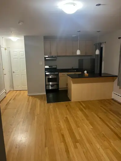 Charming bright studio apartment in South End of Halifax, close to Dalhousie University and local am...