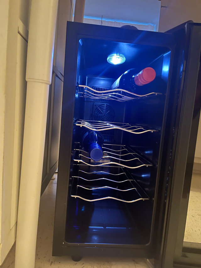 Koolatron 10 Bottle Wine Cooler dans Réfrigérateurs  à Ville de Montréal - Image 2