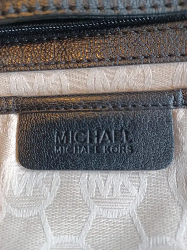 Michael Kors Crossbody bag in Women's - Bags & Wallets in Mississauga / Peel Region - Image 5