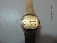 ClassicSeiko Model 2C20-5770 LadiesGoldTone Bracelet Watch 19