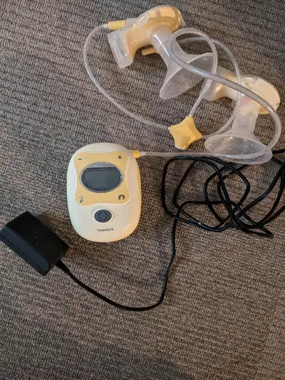 Medela Freestyle portable breast pump Pump and charger included You can sterilize the included parts...
