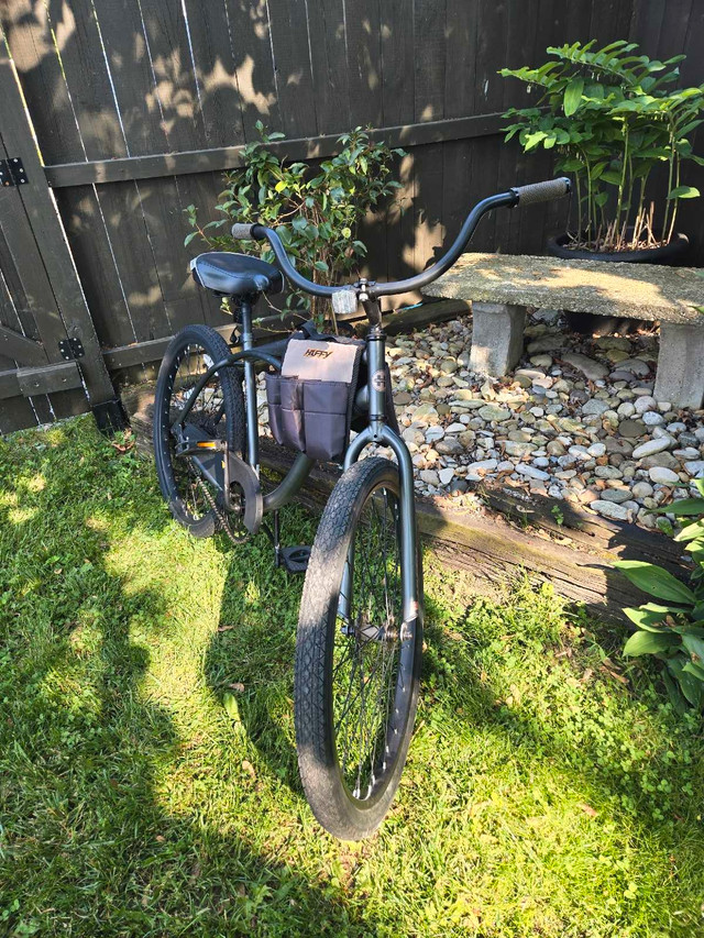 Beach Cruiser Bike in Cruiser, Commuter & Hybrid in St. Catharines - Image 2