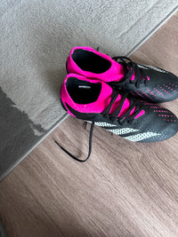 Soccer shoes women