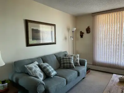 Hello everyone Short term 6 months Nov1th-Apr30, one bedroom apartment fully furnished by Dining tab...