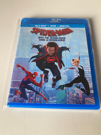 Comme neuf. Anglais et français.