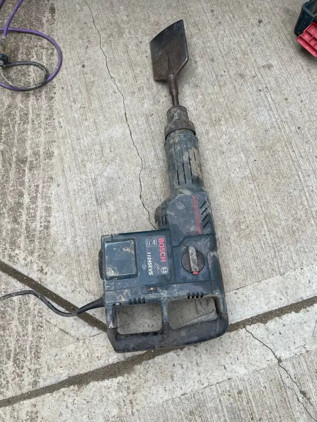 BOSCH DEMOLITION HAMMER / DRILL in Power Tools in Edmonton - Image 3