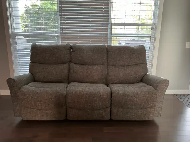 Lazy Boy reclining Sofa.562003045243299841