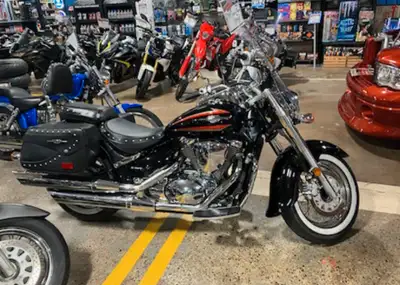 2019, 800 boulevard 10000 km. Mint condition. Fully serviced ready for the road. Stored inside. Paye...
