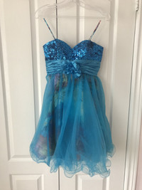 Short cupcake style blue graduation dress (size 4, small)