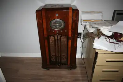 Radio a lampes ancien meuble Marconi model 82 Livraison possible, View more