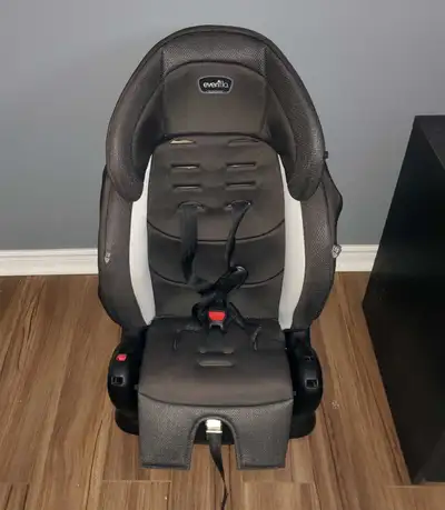 Evenflo car seat for sale in good condition gently used. Selling for $40 located in Guelph east end...
