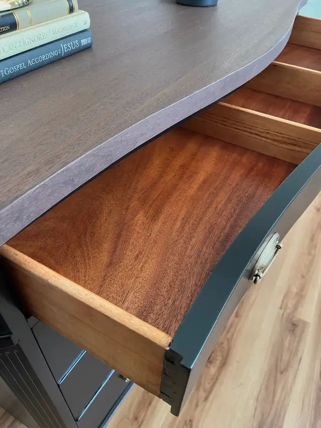 Gorgeous Mahogany Dresser (Refinished) in Dressers & Wardrobes in St. Catharines - Image 8