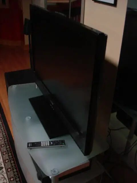 Sonny LCD 42" TV & remote in TVs in Ottawa - Image 3