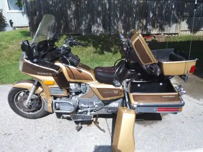 Comes with onboard computer, original owners manual, original tool kit in pouch. Sirius/XM Unit incl...