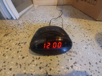 Alarm clock with 2 alarms and Radio