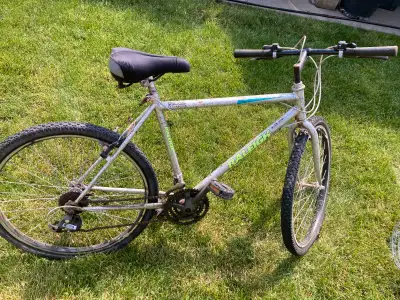 Selling a used 21-speed Raleigh Tomahawk bike, perfect for trails or city commuting. This bike has a...