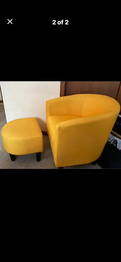 This brand new Wayfair chair and ottoman set offers stylish seating, perfect for adding a modern tou...