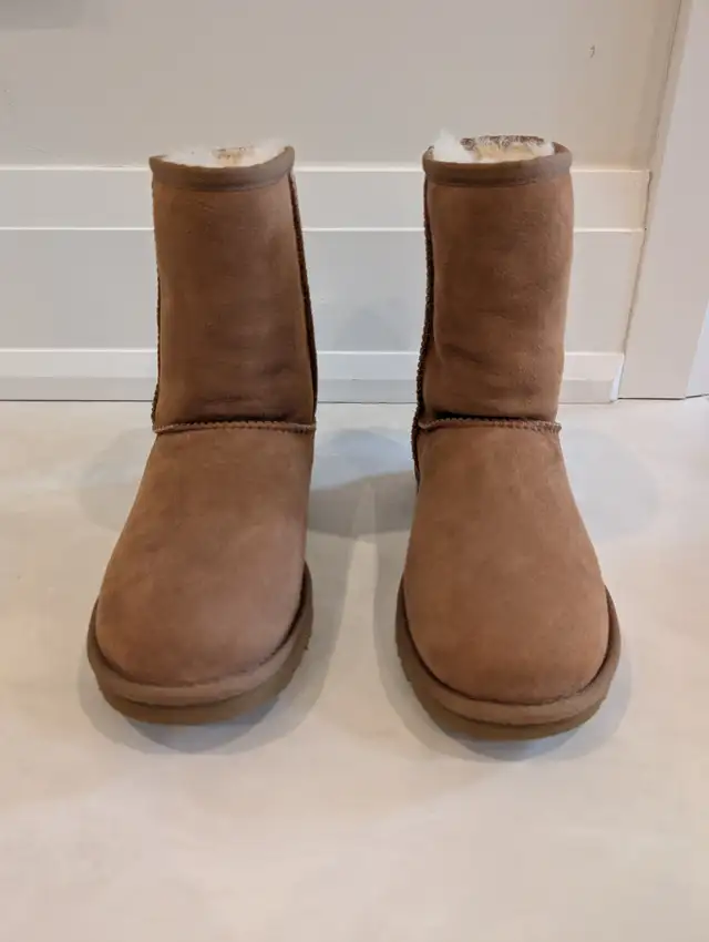 New UGG Australia Classic Short Boots - Chestnut - Size 6 in Women's - Shoes in Markham / York Region - Image 3