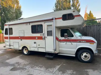 7.5 litre, 23 ft motorhome Only 123,900 km Recently rebuilt carburetor Runs on gas and propane Worki...