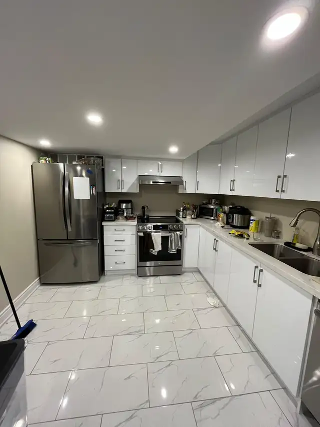 SHARED ROOM AVAILABLE IN MISSISSAUGA PRIME LOCATION