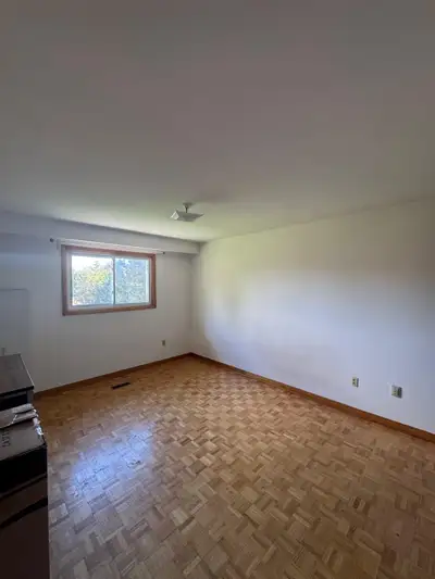 Room is available for rent Private or sharing 647-846-6272