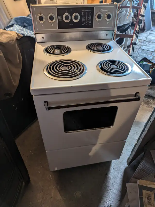 24 in electric stove in Stoves, Ovens & Ranges in City of Halifax - Image 2
