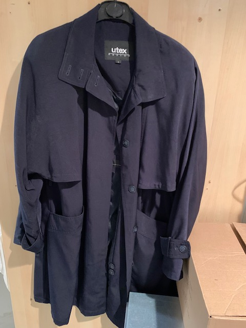 Wmn's Aritzia (Size 1) / North Face Jackets (Medium) in Kids & Youth in City of Toronto - Image 4