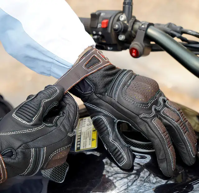 Motorcycle Leather Gloves - Premium  Touchscreen Full Finger XL in Other in Hamilton - Image 3