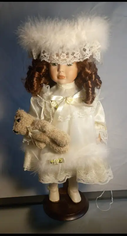 ASSORTMENT OF DOLLS in Toys & Games in Delta/Surrey/Langley - Image 9