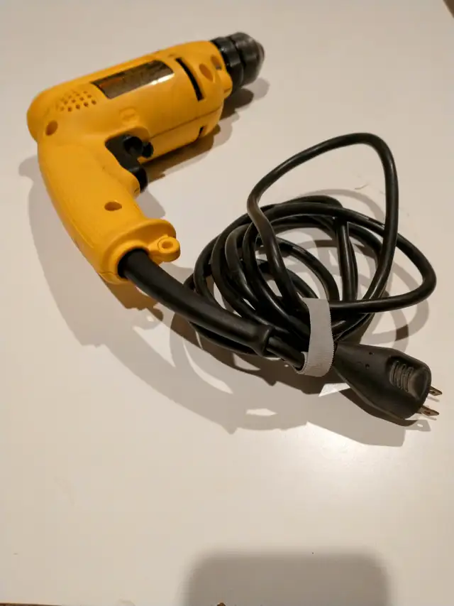 Like New DeWALT 3/8" VSR Corded Drill , 6 Amp with Keyless628632697610261211