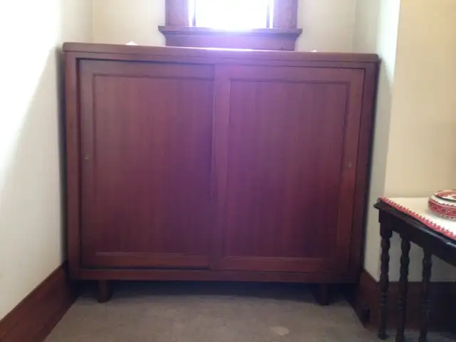 Antique solid walnut book case in Bookcases & Shelving Units in City of Toronto - Image 2
