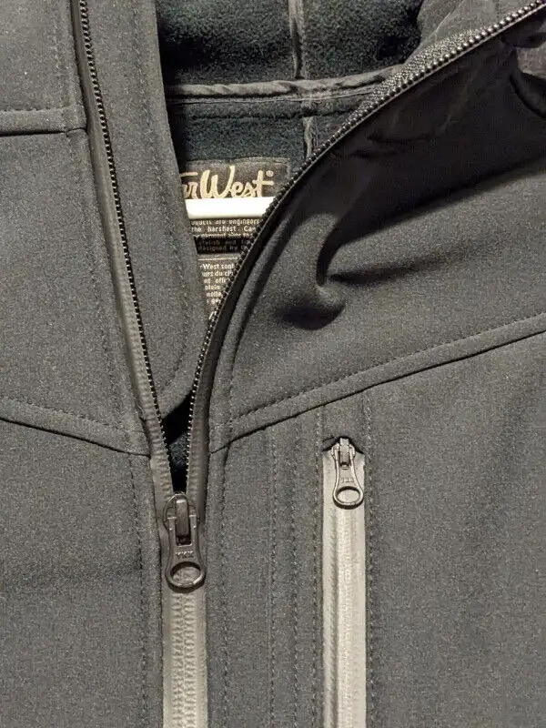 Far West Men's Softshell Jacket - Small in Men's in Edmonton - Image 7