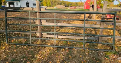 ⭕✅ Pickup location - Pipestone Alberta ✅⭕ Prairie Pannell Gate 4 feet x 12 feet Green Good used cond...