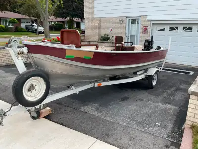 15ft fishing boat in excellent condition. Comes with 20hp Mercury electric start motor and heavy dut...