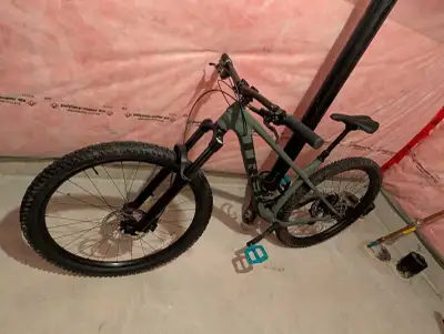 2024 Trek Roscoe 7 mountain bike, View more