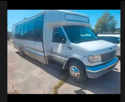 FORD 450 LIMO BUS KYSTAL LIMO,ONLY 81065 miles , 2 AC SYS , 4 HEATERS ,MAJOR LUGGAGE AREA,FULLY WILL...