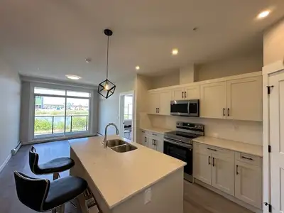 2 BEROOM CONDO DOUBLE VANITY ENSUITE GREAT VIEW  OF NATURE
