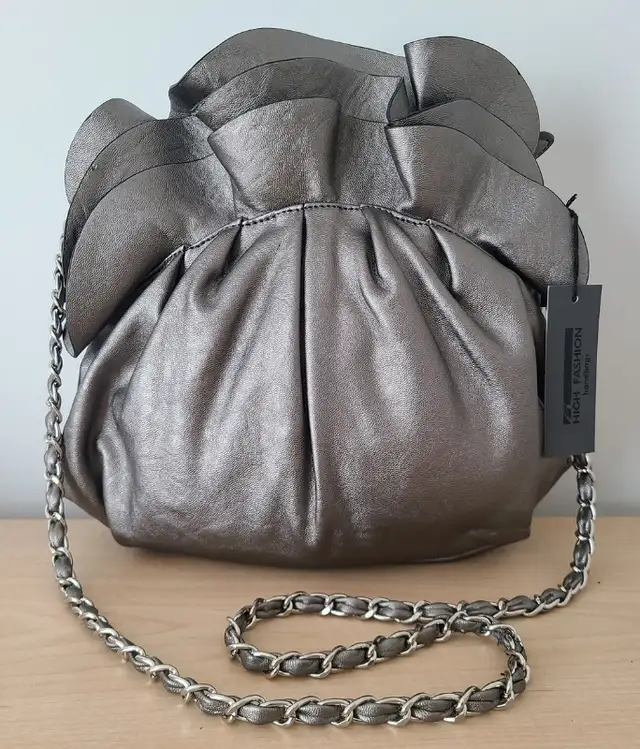BNWT - High Fashion - Women's Metallic Silver Shoulder Bag Purse in Women's - Bags & Wallets in London - Image 2